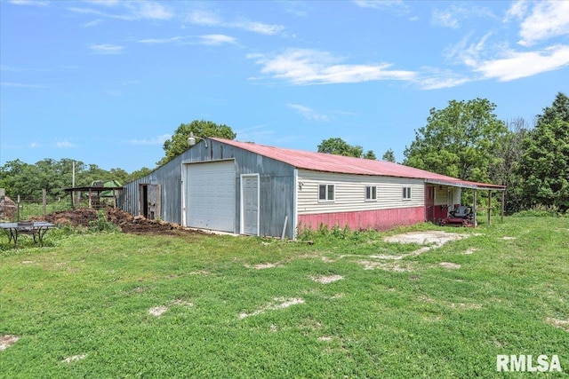 14455 E Dutch Henry Rd, Lewistown, IL 61542 - rear view of property with an outdoor structure, a yard, and a detached garage
