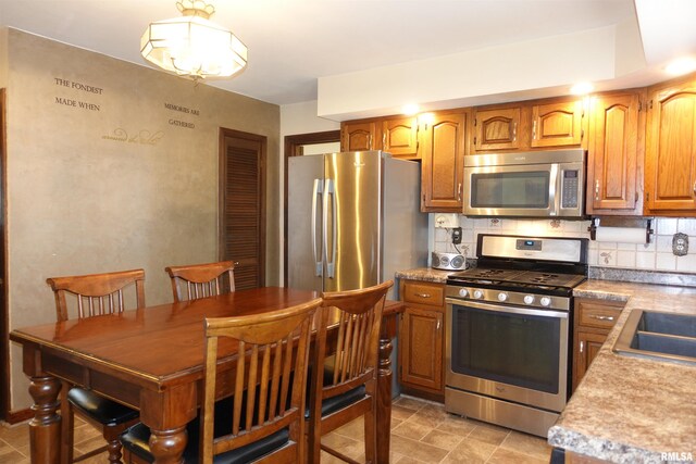 941 E Knox St, Galesburg, IL 61401 - photo 20