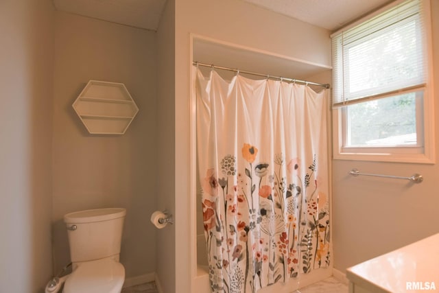 931 W Vandeveer St, Taylorville, IL 62568 - full bath featuring vanity and shower / tub combo with curtain