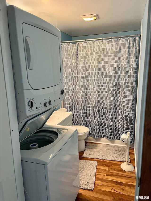 1164 Arcadia Dr, Galesburg, IL 61401 - full bathroom featuring estacked washer and dryer, wood finished floors, curtained shower, and vanity