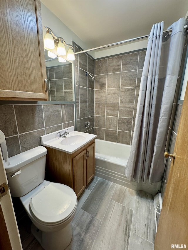 465 Fifer St, Galesburg, IL 61401 - full bath featuring shower / bathtub combination with curtain, tile walls, vanity, and wood finished floors