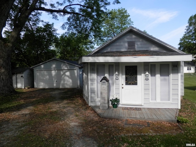 104 Henderson Rd, Knoxville, IL 61448 - shotgun-style home featuring an outbuilding and a detached garage