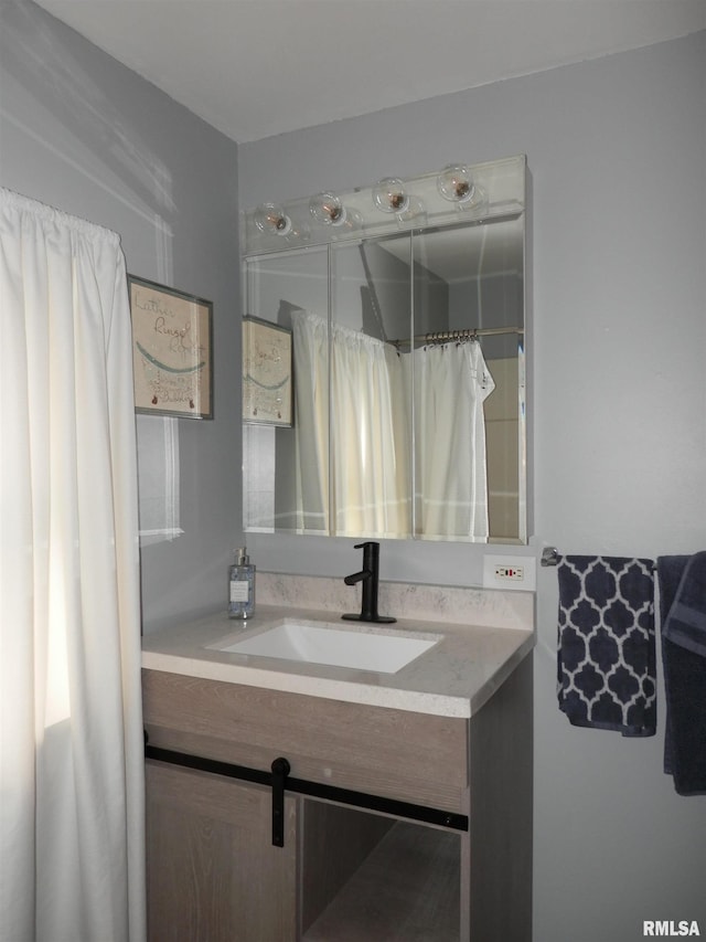 104 Henderson Rd, Knoxville, IL 61448 - full bathroom with vanity