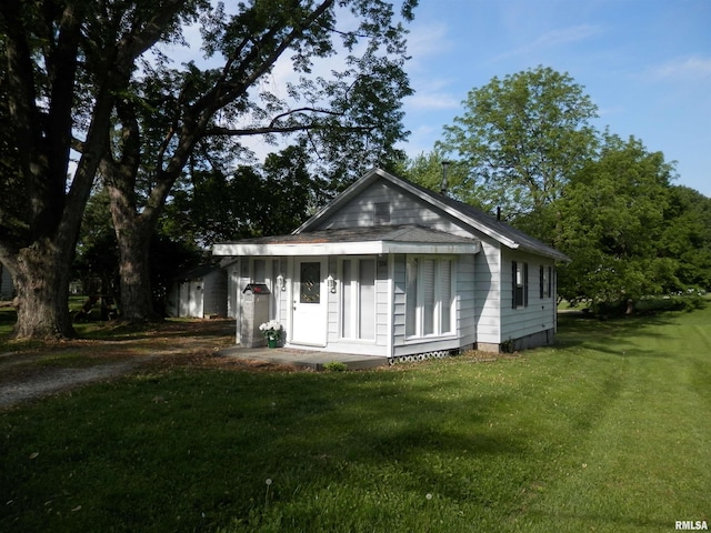 104 Henderson Rd, Knoxville, IL 61448 - view of front of home featuring a front lawn