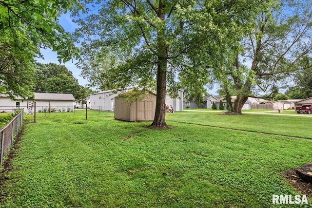 402 Linkins Ave, Tovey, IL 62570 - view of yard with a shed