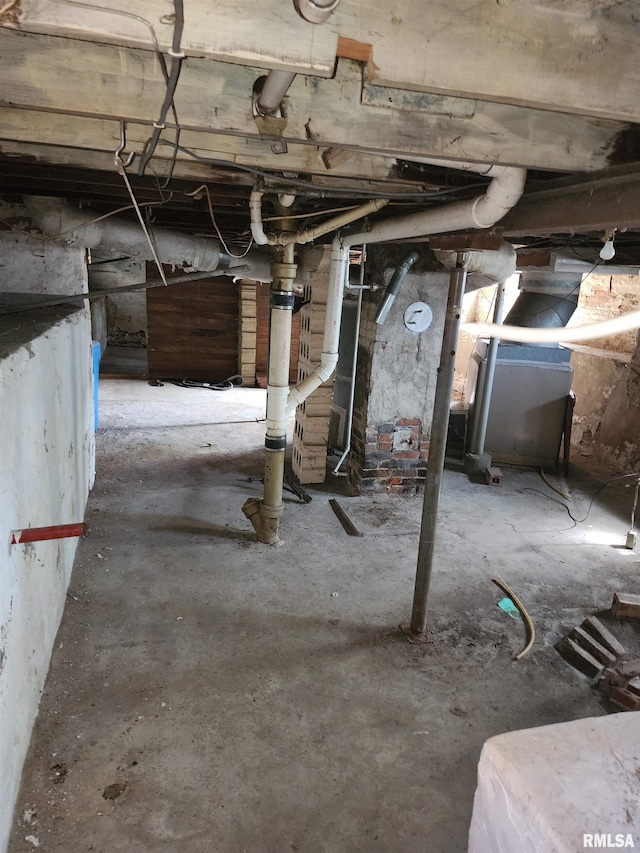 333 S Elm St, Lincoln, IL 62656 - view of unfinished basement