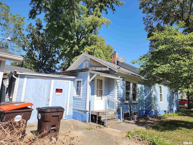 333 S Elm St, Lincoln, IL 62656 - view of front of home featuring a chimney