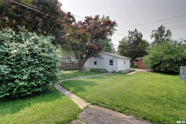 2204 Spring St, Quincy, IL 62301 - view of yard