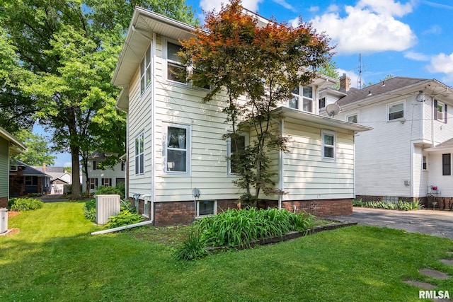 1537 N 4th St, Springfield, IL 62702 - view of property exterior featuring a lawn and a central air condition unit