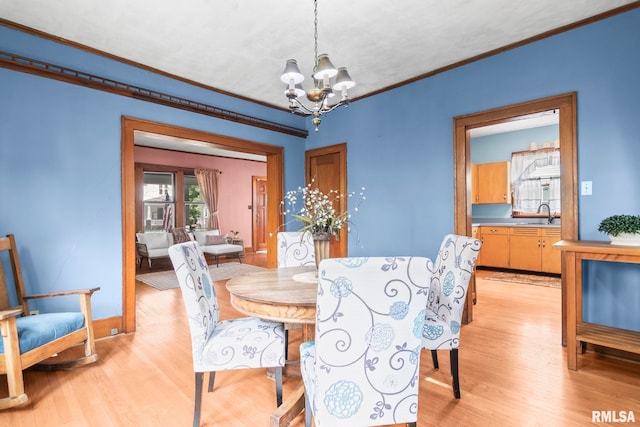 1537 N 4th St, Springfield, IL 62702 - dining room featuring a chandelier, crown molding, and light wood-type flooring