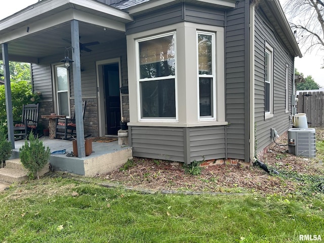 726 W N St, Auburn, IL 62629 - view of front facade featuring a porch