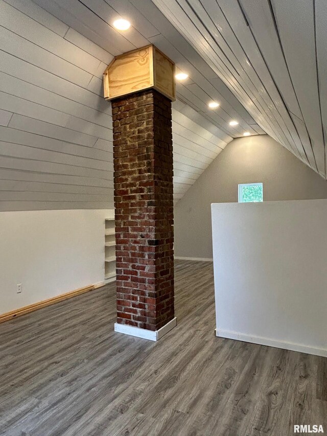 726 W N St, Auburn, IL 62629 - detailed view of wood finished floors