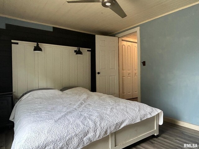 726 W N St, Auburn, IL 62629 - detailed view of a sink and a barn door