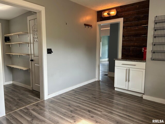 726 W N St, Auburn, IL 62629 - unfurnished room with arched walkways, a chandelier, healthy amount of natural light, and crown molding
