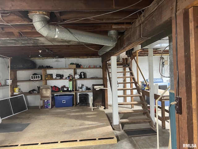805 W Washington St, Pittsfield, IL 62363 - unfinished below grade area with stairs and washer / clothes dryer