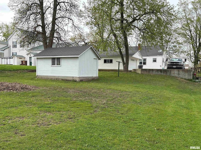 805 W Washington St, Pittsfield, IL 62363 - view of yard with a storage shed