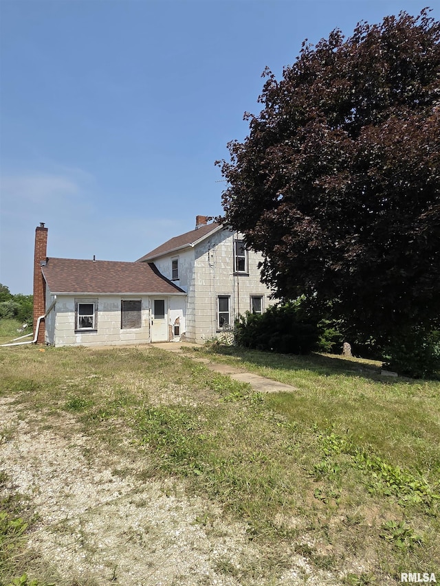 1355 Old Wagon Rd, Knoxville, IL 61448 - back of property featuring a chimney and a lawn