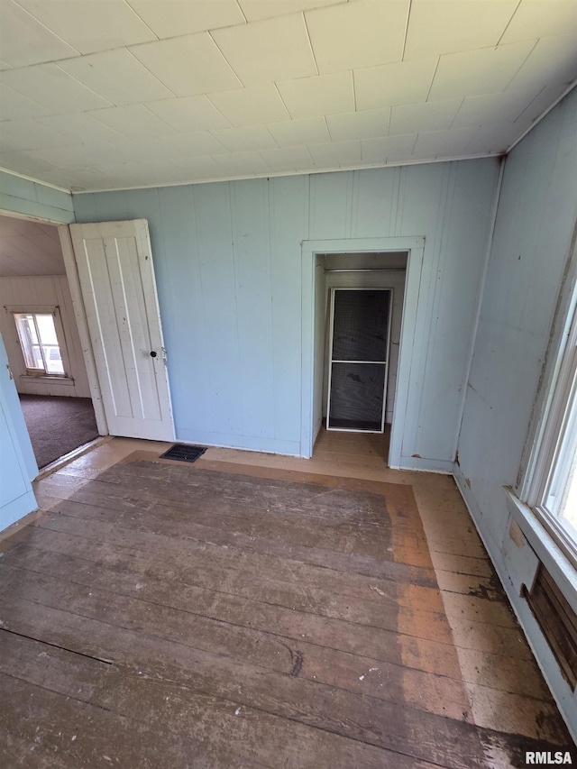 1355 Old Wagon Rd, Knoxville, IL 61448 - unfurnished room with wood-type flooring