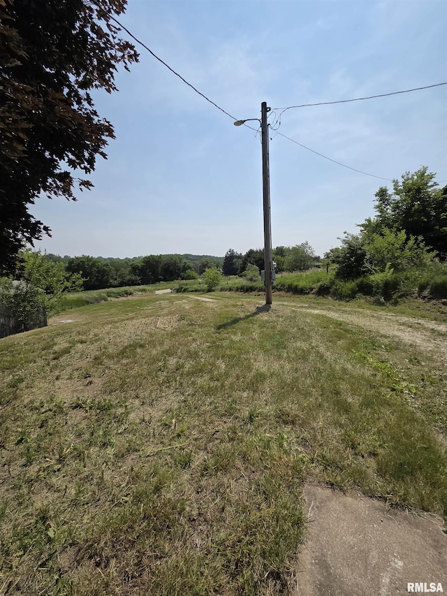 1355 Old Wagon Rd, Knoxville, IL 61448 - view of yard