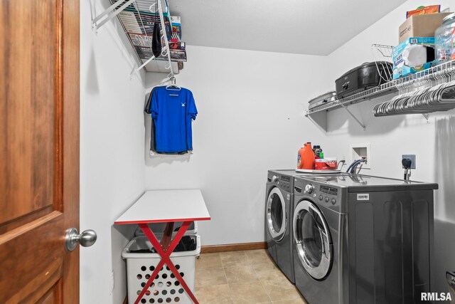 5313 Jaeger Dr, Springfield, IL 62711 - laundry room featuring washer and clothes dryer and baseboards