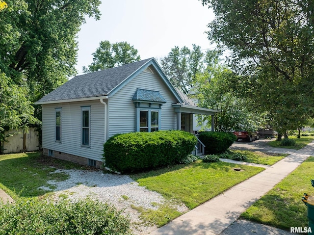 117 W Jefferson St, Macomb, IL 61455 - view of front of home with a front yard and a shingled roof