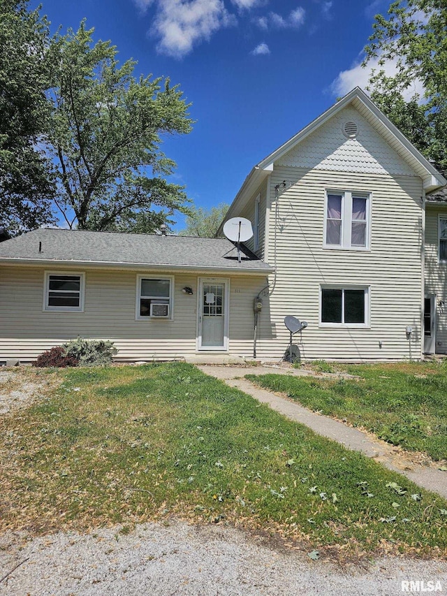 113 S Franklin St, Camp Point, IL 62320 - view of front facade with a front yard