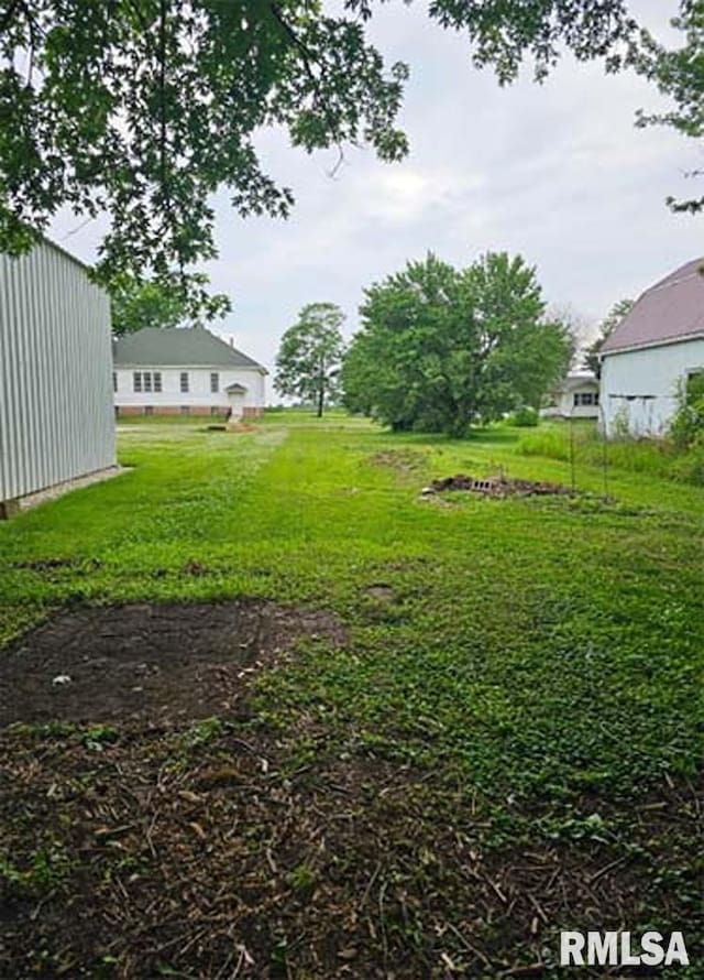 113 S Franklin St, Camp Point, IL 62320 - view of green lawn