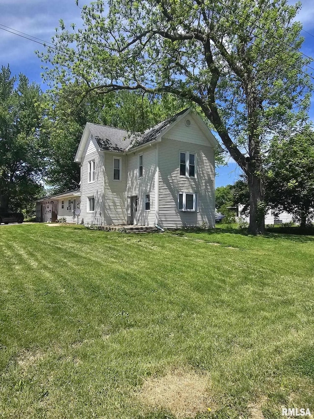 113 S Franklin St, Camp Point, IL 62320 - view of property exterior featuring a yard
