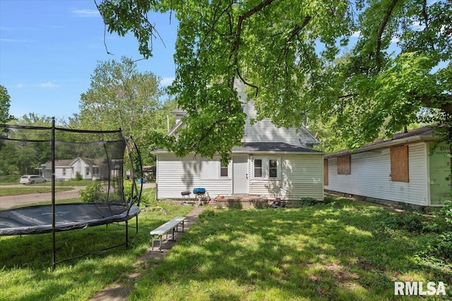 1230 S 13th St, Springfield, IL 62703 - view of green lawn with a trampoline