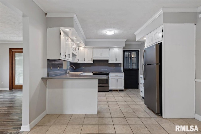 27 Twilight Ln, Springfield, IL 62712 - kitchen with appliances with stainless steel finishes, a peninsula, white cabinets, crown molding, and a textured ceiling