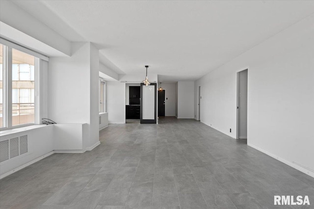 718 S 7th St Unit 1000, Springfield, IL 62703 - unfurnished living room with a chandelier and baseboards
