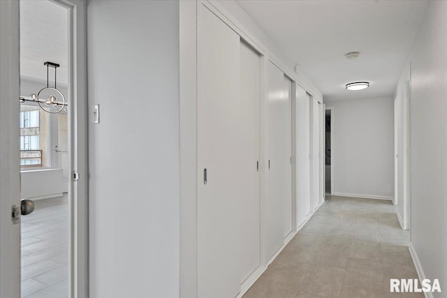 718 S 7th St Unit 1000, Springfield, IL 62703 - hall featuring baseboards and a chandelier
