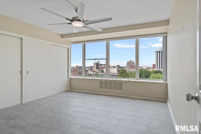 718 S 7th St Unit 1000, Springfield, IL 62703 - empty room with a view of city and ceiling fan