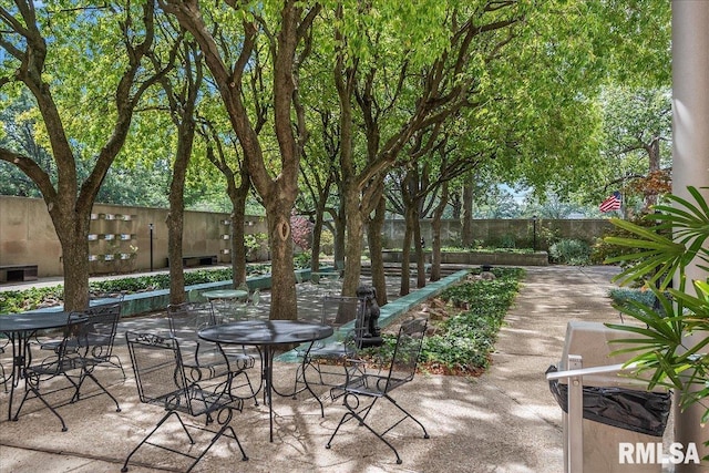 718 S 7th St Unit 1000, Springfield, IL 62703 - fenced backyard featuring outdoor dining space and a patio