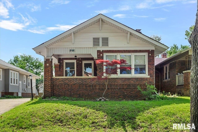 2141 S 4th St, Springfield, IL 62703 - bungalow-style house featuring brick siding and a front yard