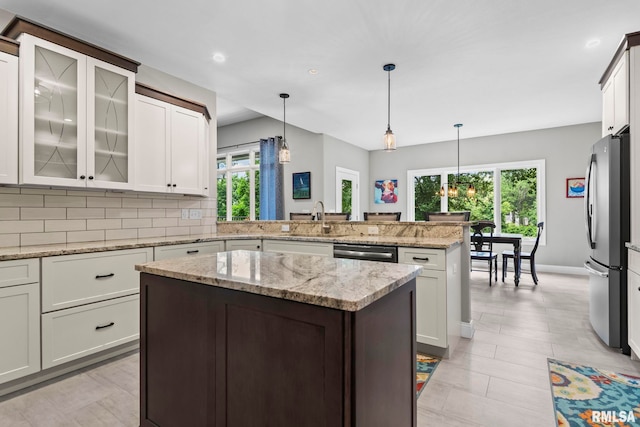 10 The Elms Ln, Springfield, IL 62712 - kitchen featuring a peninsula, appliances with stainless steel finishes, healthy amount of natural light, decorative backsplash, and recessed lighting