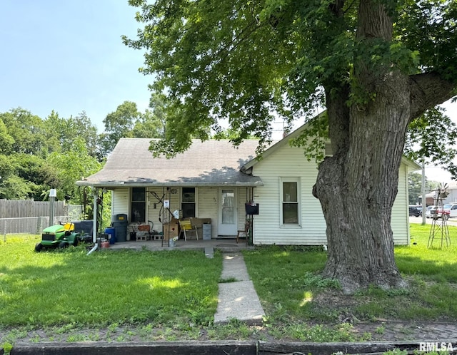 931 S A St, Monmouth, IL 61462 - bungalow with covered porch