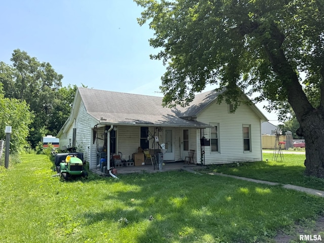 931 S A St, Monmouth, IL 61462 - view of front of house with a front yard and roof with shingles