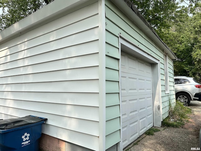 1025 S 15th St, Quincy, IL 62301 - view of garage
