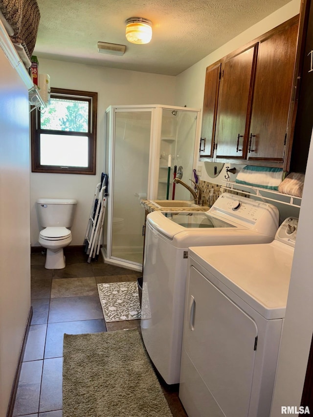 27 Apache Dr, Springfield, IL 62711 - laundry area featuring separate washer and dryer, a textured ceiling, and dark tile patterned flooring