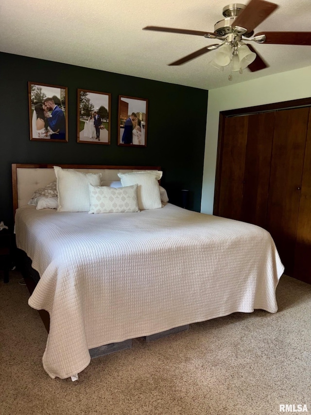 27 Apache Dr, Springfield, IL 62711 - carpeted bedroom with a closet and a ceiling fan