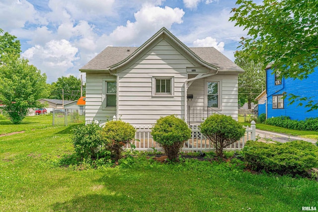 712 N Kickapoo St, Lincoln, IL 62656 - rear view of house with roof with shingles