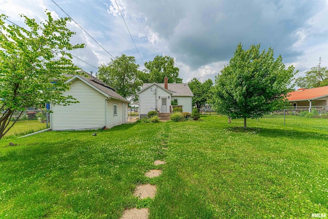 712 N Kickapoo St, Lincoln, IL 62656 - view of fenced yard