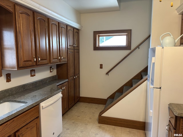 1905 S Whittier Ave, Springfield, IL 62704 - kitchen featuring white appliances and light floors