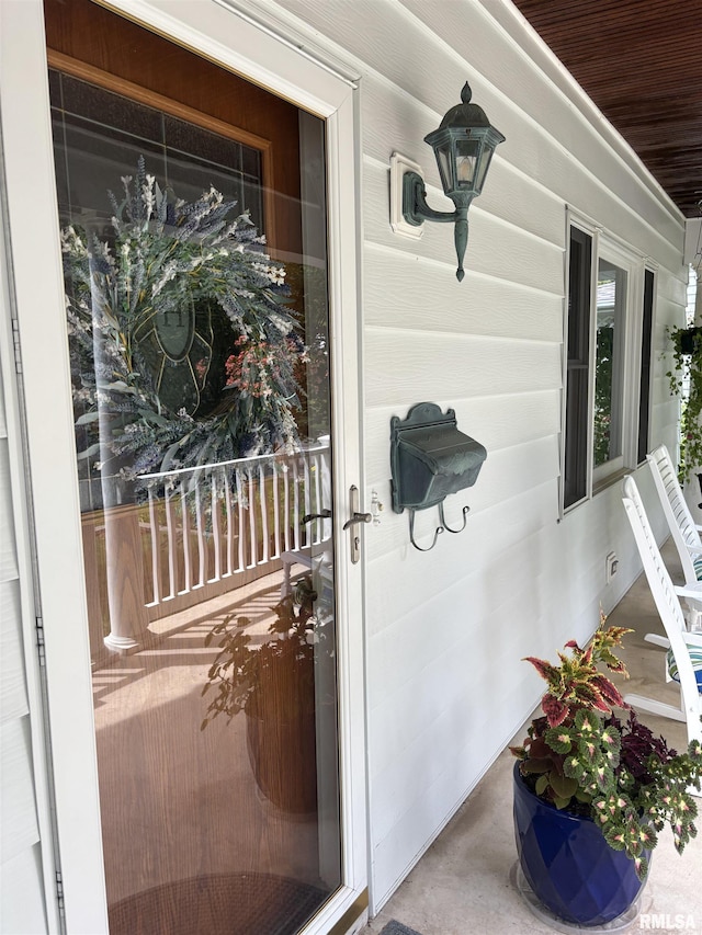 1905 S Whittier Ave, Springfield, IL 62704 - property entrance with a porch