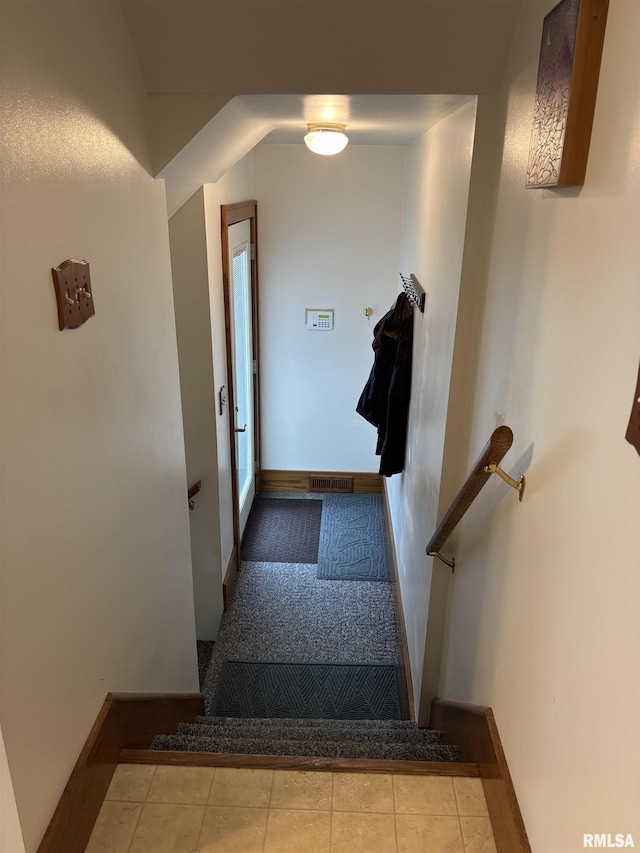 1905 S Whittier Ave, Springfield, IL 62704 - doorway to outside with baseboards