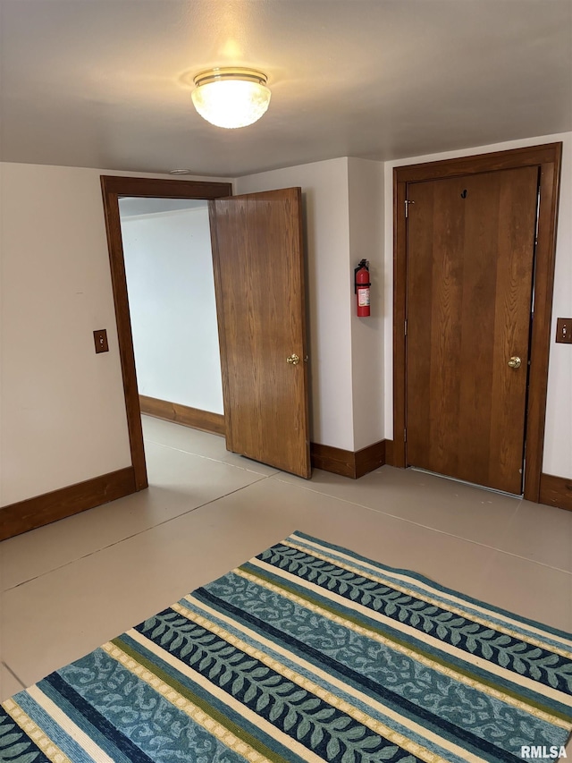 1905 S Whittier Ave, Springfield, IL 62704 - hall with baseboards