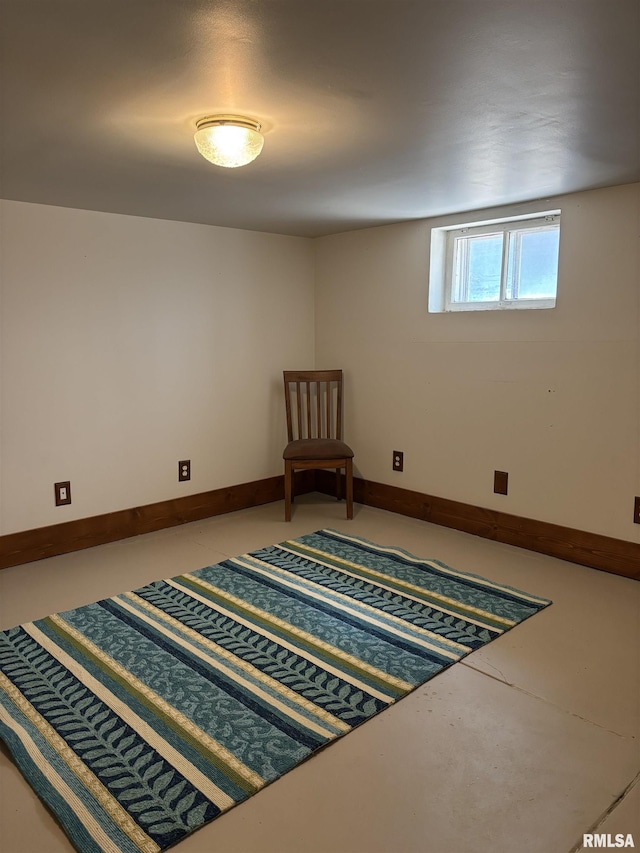1905 S Whittier Ave, Springfield, IL 62704 - unfurnished room featuring concrete flooring and baseboards