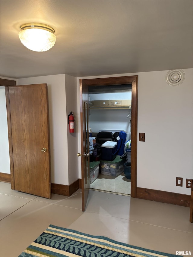 1905 S Whittier Ave, Springfield, IL 62704 - bedroom with baseboards