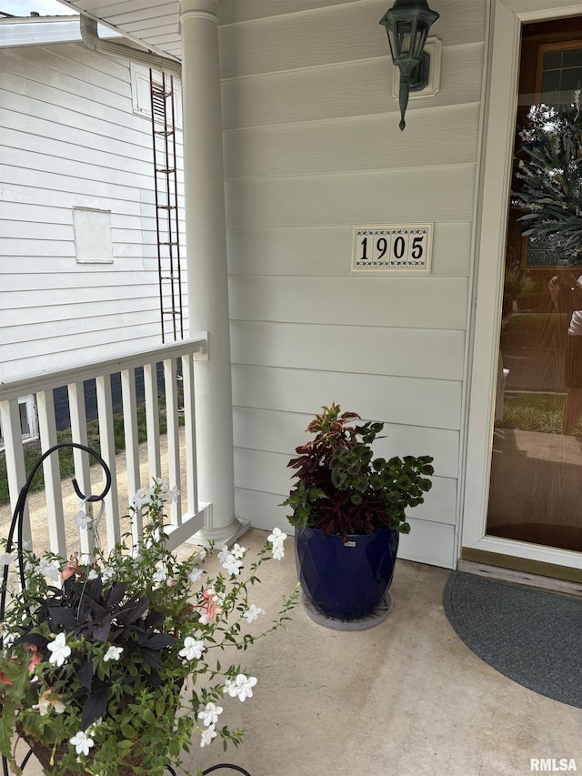 1905 S Whittier Ave, Springfield, IL 62704 - view of exterior entry